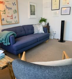 Room in the heart of Devonport village close to waterfront, beach and ferry terminal!